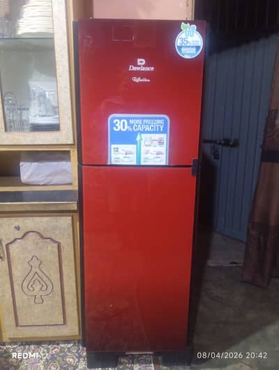 dawlance Ka refrigerator h achi condition me h small size