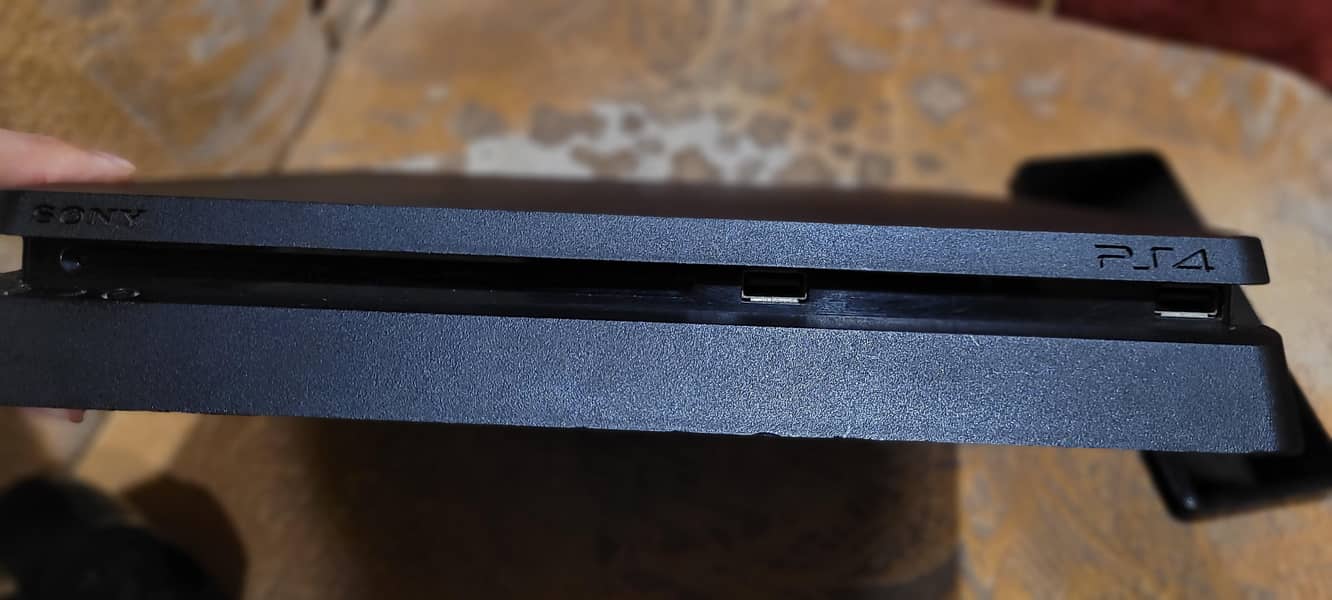 ps4 slim 1