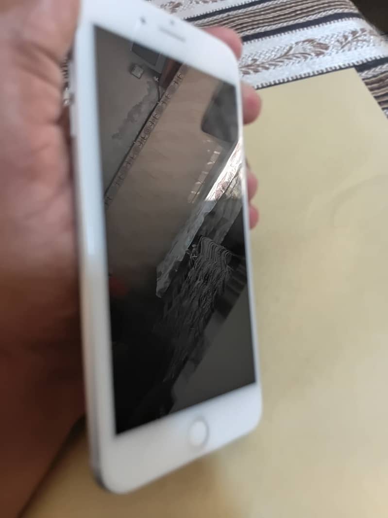 Apple iPhone 7 Plus 6