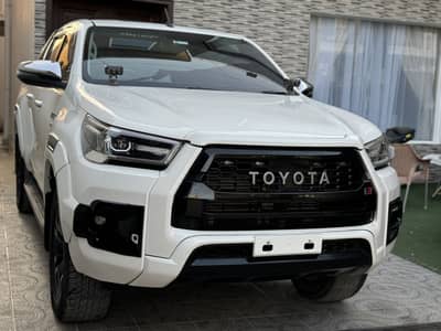 Toyota Hilux Revo V 2.8 Auotmaitc UNTOUCH LIKE NEW