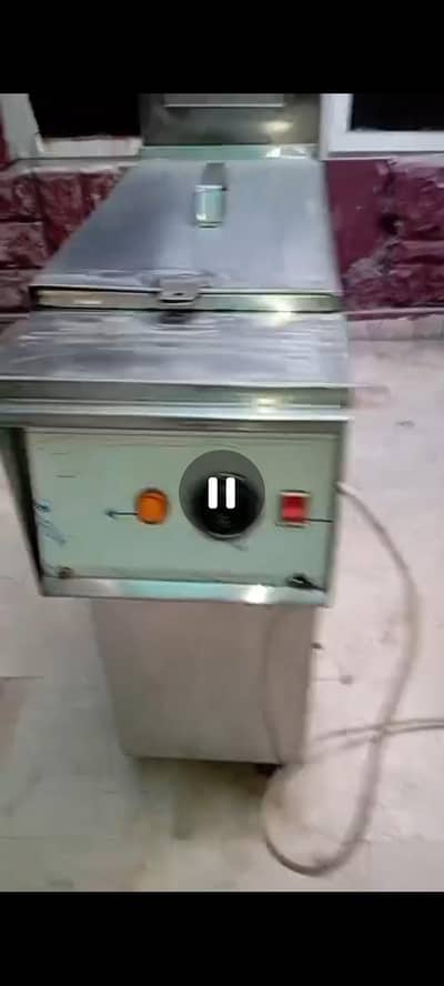 I am selling my electric fryer 16 liter best for shop