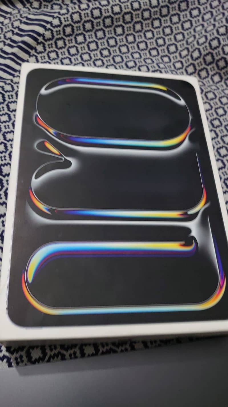 Ipad m4 complete box 1