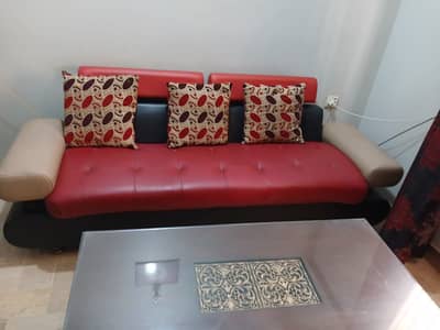 Modern Sofa set. in good condition prices are slightly negotiable