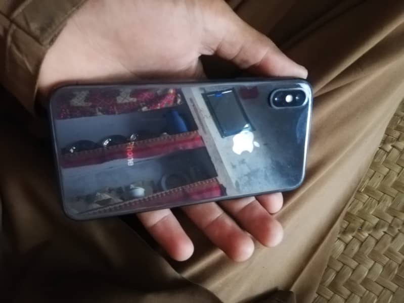 iPhone X 4