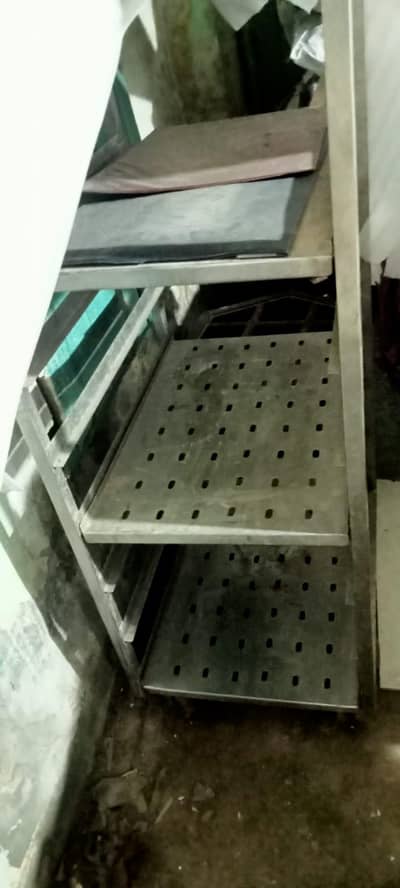 bakery stand milk ,vegetables rakhny k Liye
