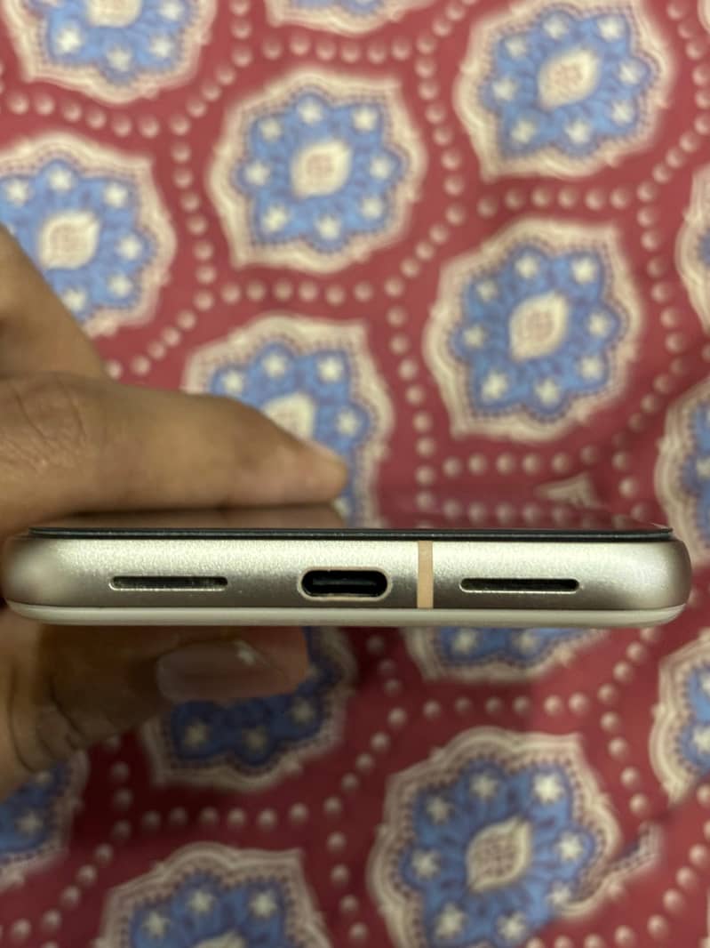 Google Pixel 8 4
