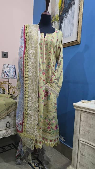 Zara Shahjahan Embroidered Lawn Suit – Soft Pistachio Floral Elegance