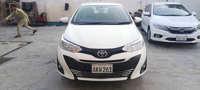Toyota Yaris GLI manual  03217333321