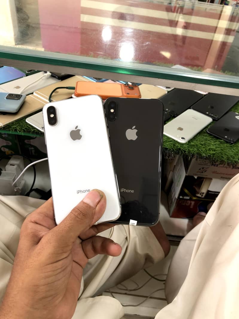 Apple iPhone X 4