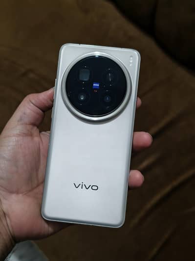VIVO X200 PRO - 16/512 - MINT CONDITION, FULL BOX, DECEMBER WARRANTY