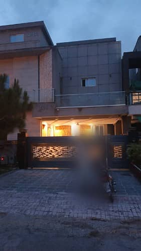 Investors Should rent This Corner Upper Portion Located Ideally In Bahria Town Rawalpindi