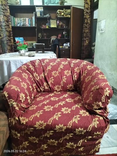 I'm selling my sofa set 5 seater urgent.