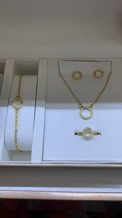 gold tone 3 piece  jewellery  set for wedding & daily wear