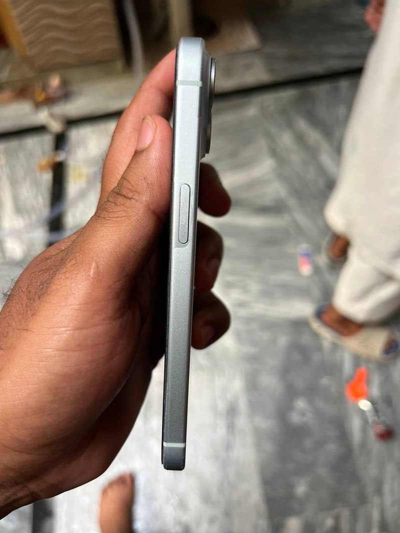 iphone 15 4