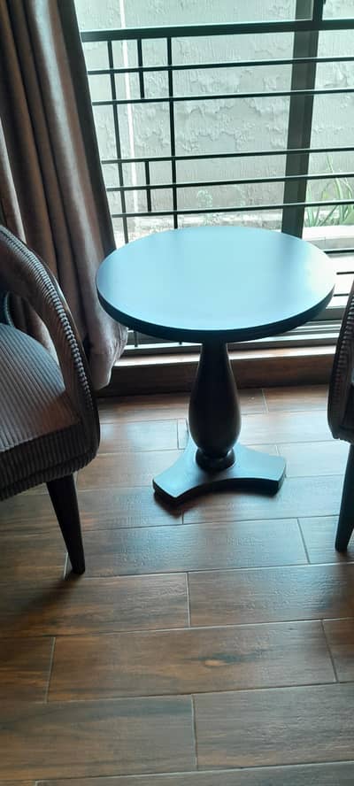 chairs with coffee  table