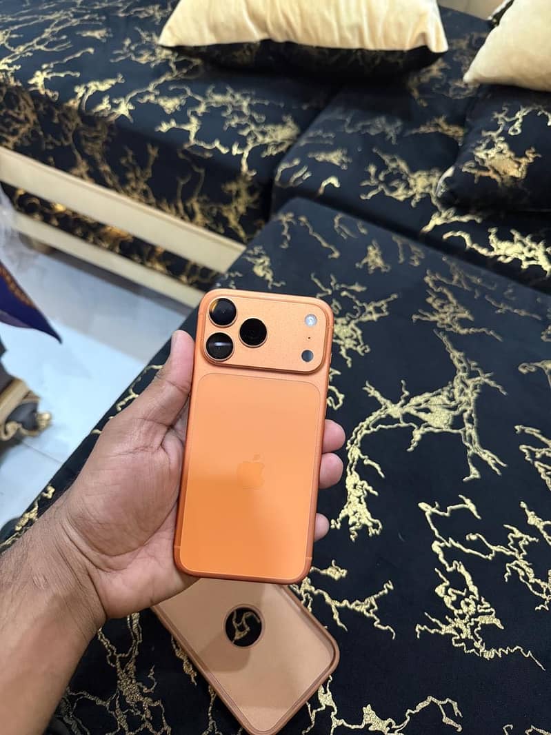 iPhone 17 Pro Max 3
