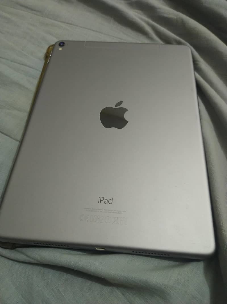 ipad pro (2016) 2
