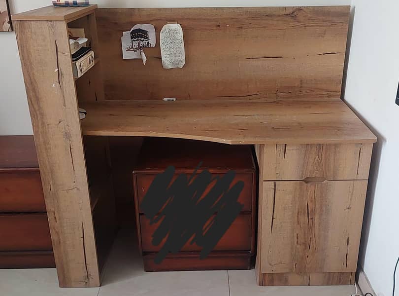WOODEN STUDY TABLE 0