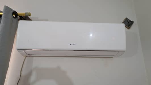 Gree AC – Non-Inverter splite – Excellent Working Condition