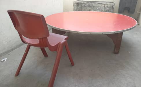 School wooden round tables 45 x 45 inch