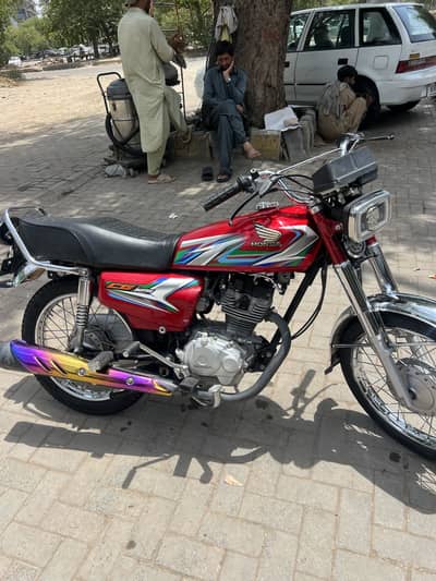 Honda 125  2023 model islamabad no 10/10 condition first owner