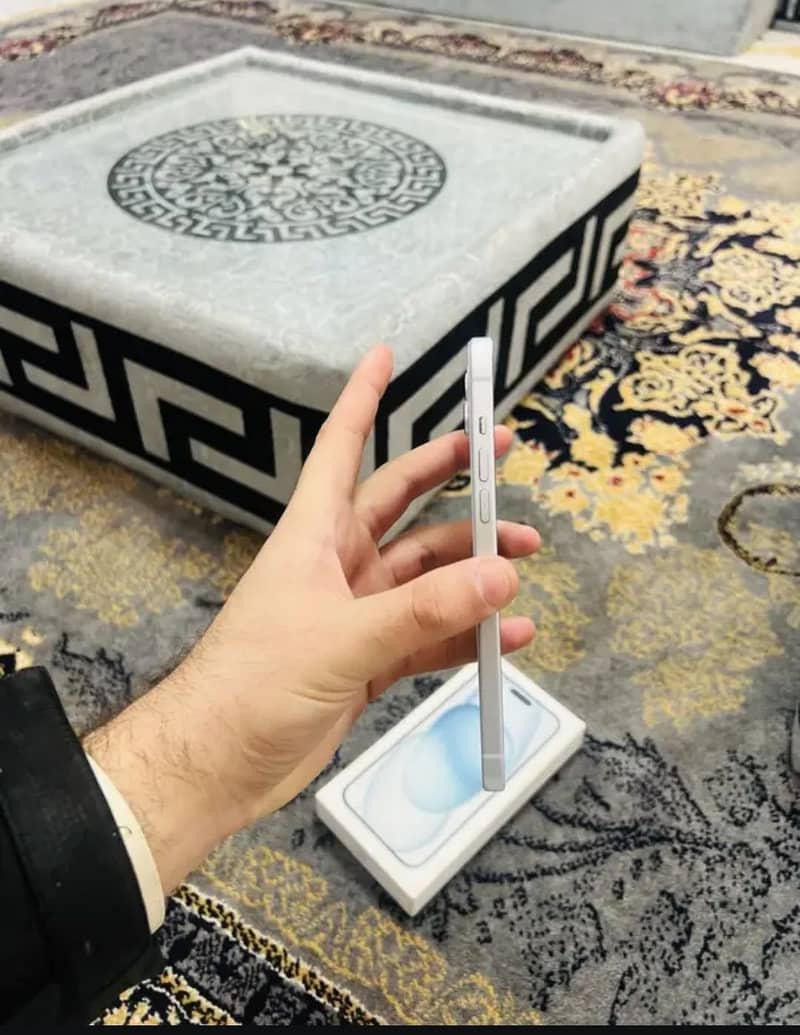 Apple iPhone 15 Plus 2