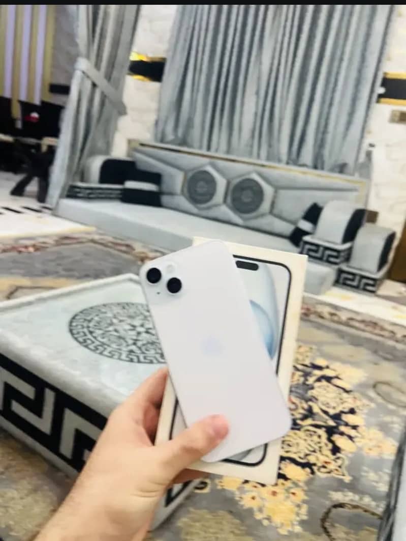 Apple iPhone 15 Plus 13