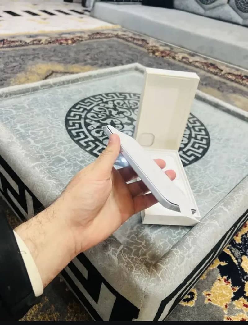 Apple iPhone 15 Plus 14