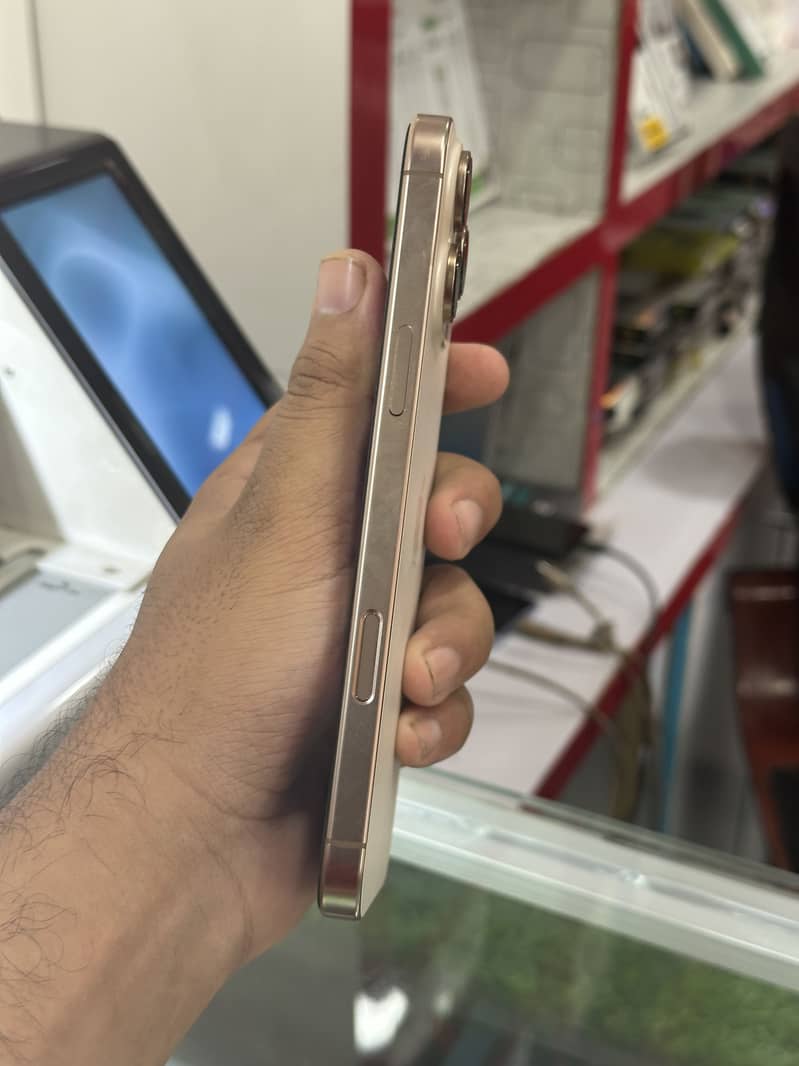 iphone 16 pro max 1