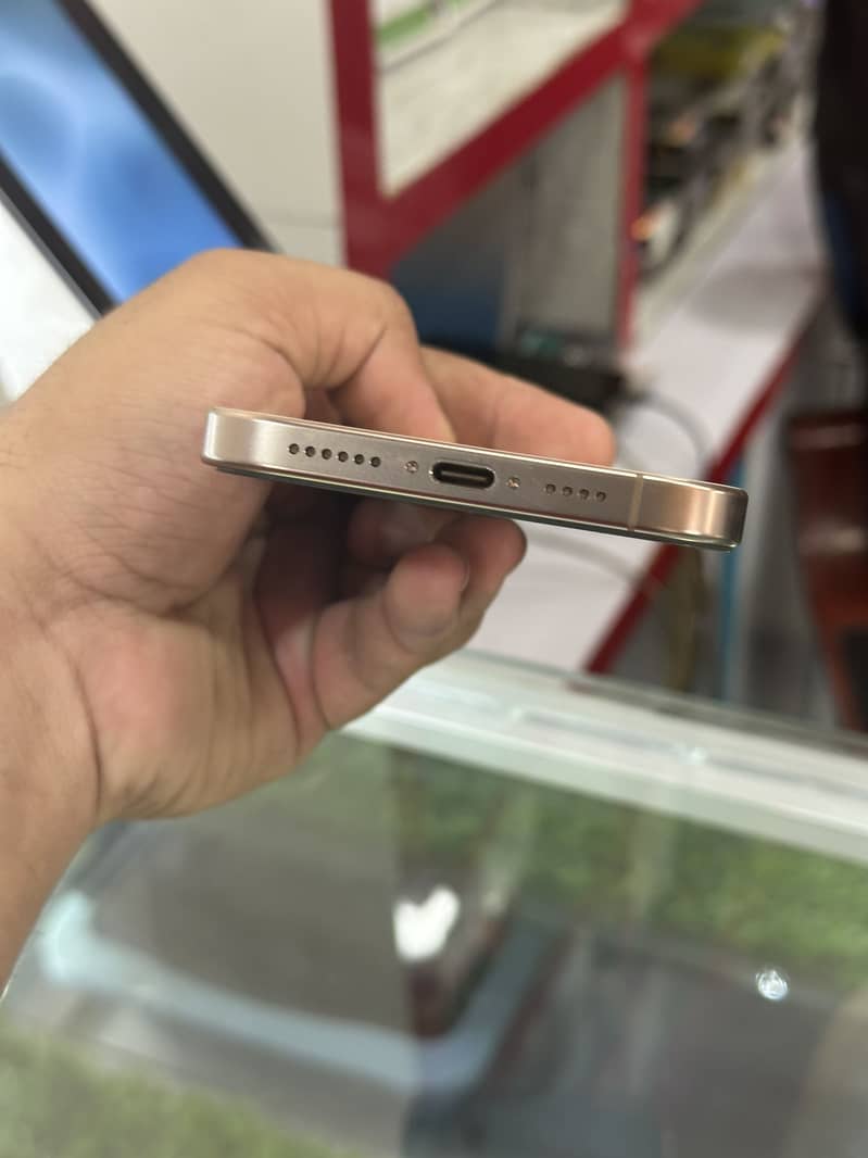 iphone 16 pro max 2