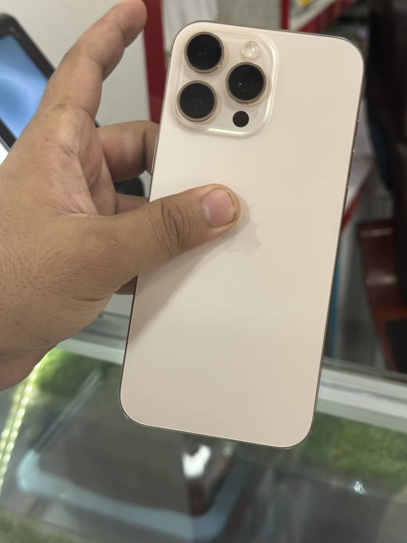 iphone 16 pro max 3