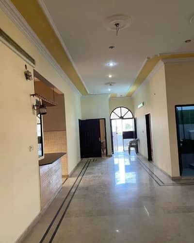 Silent Commercial Space Software House 200Sq yd Main Road Space Available for Rent At Abul Hassan Isphani Road Karachi