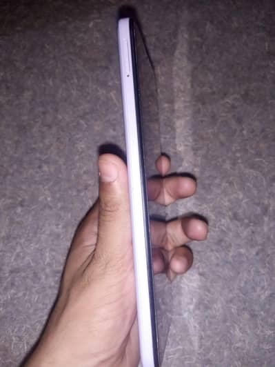 Redmo 12 c 8 month use box Bhi majjod hai koi fault nhi hai mobile mai