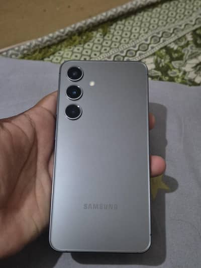 Samsung S24 with box