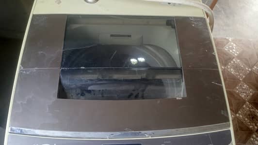 This is a Universal XQB72-7268 top-load fully automatic washing machi
