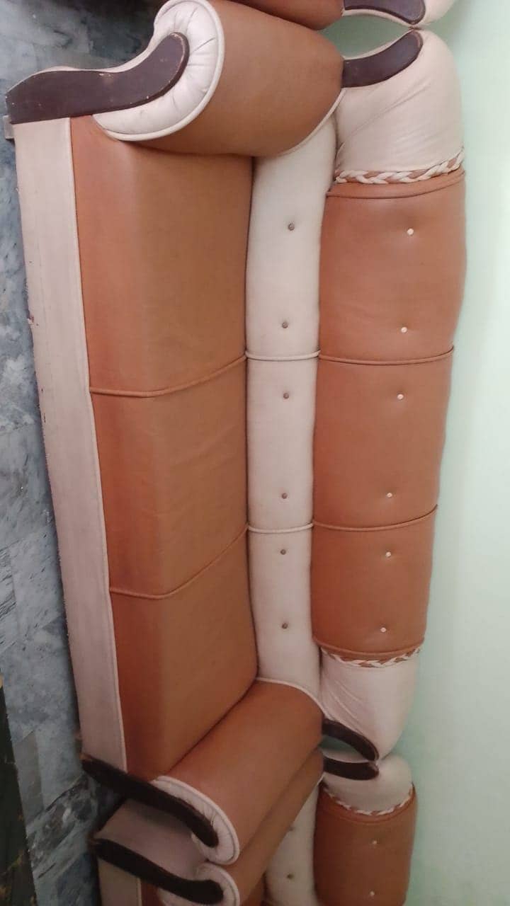 Leather sofa 0