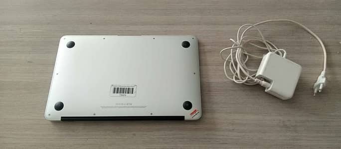 Macbook Air 14 10/10 Condition