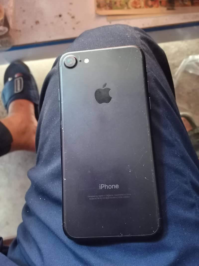 Apple iPhone 7 0