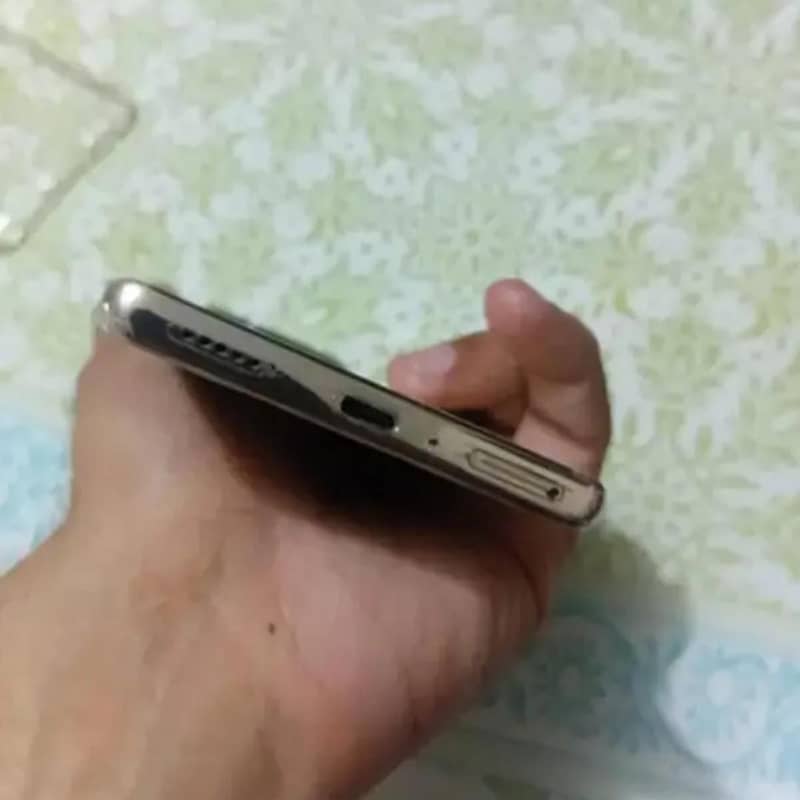 Tecno camon 30s 4