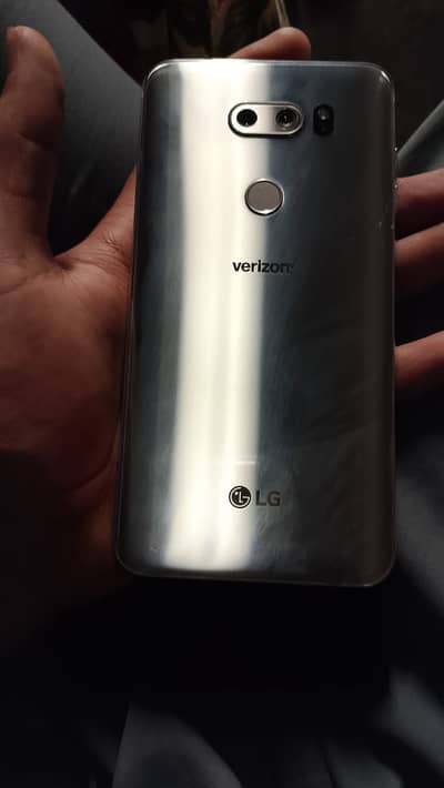 LG V30