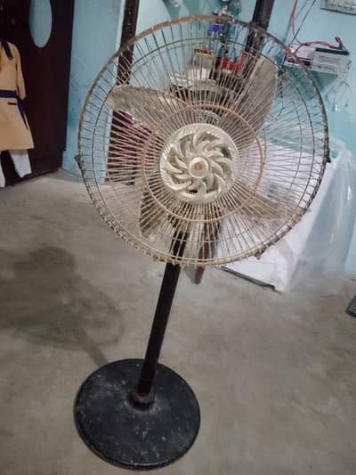 tow bettry one charger with pedestal fan 12volt