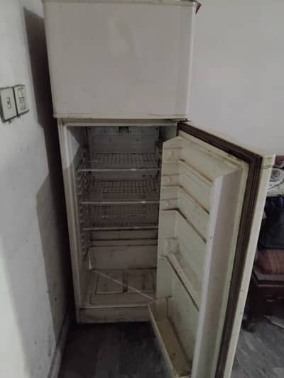 Dawlance Fridge demand 25000