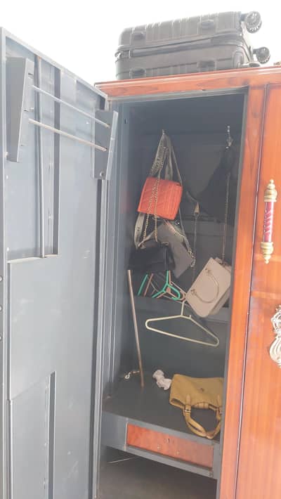 almari/ cupboard  for sale  condition 8/10
