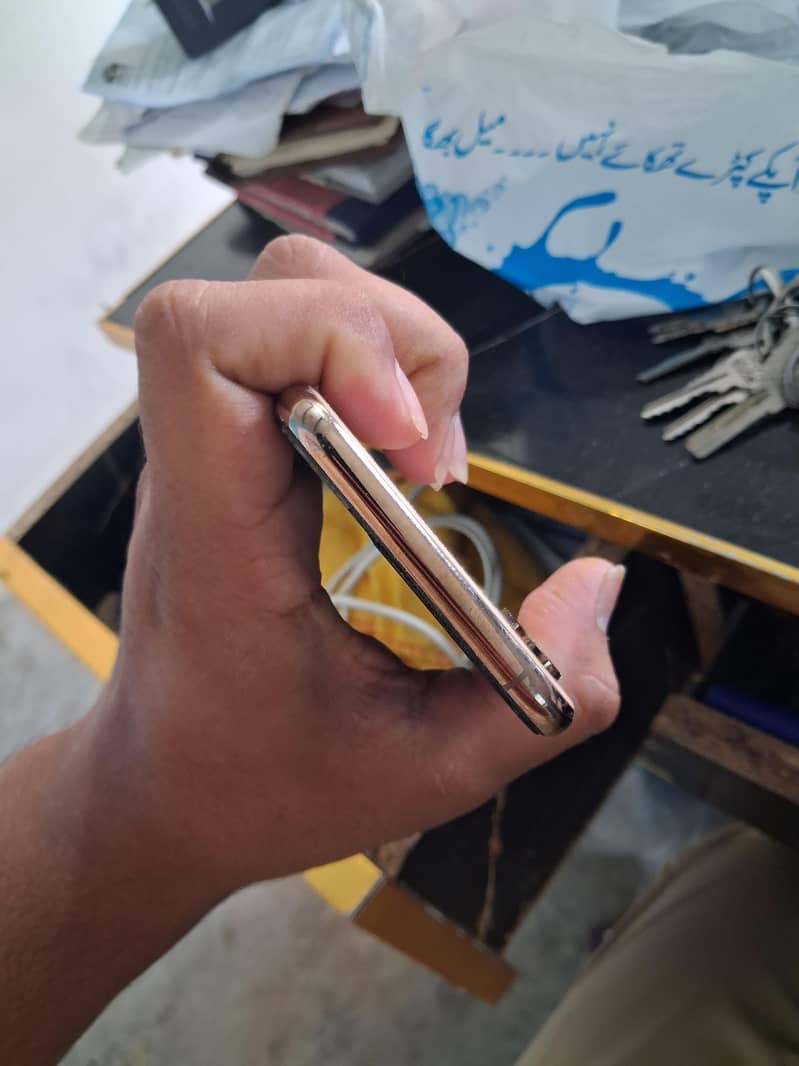 iPhone xs 3
