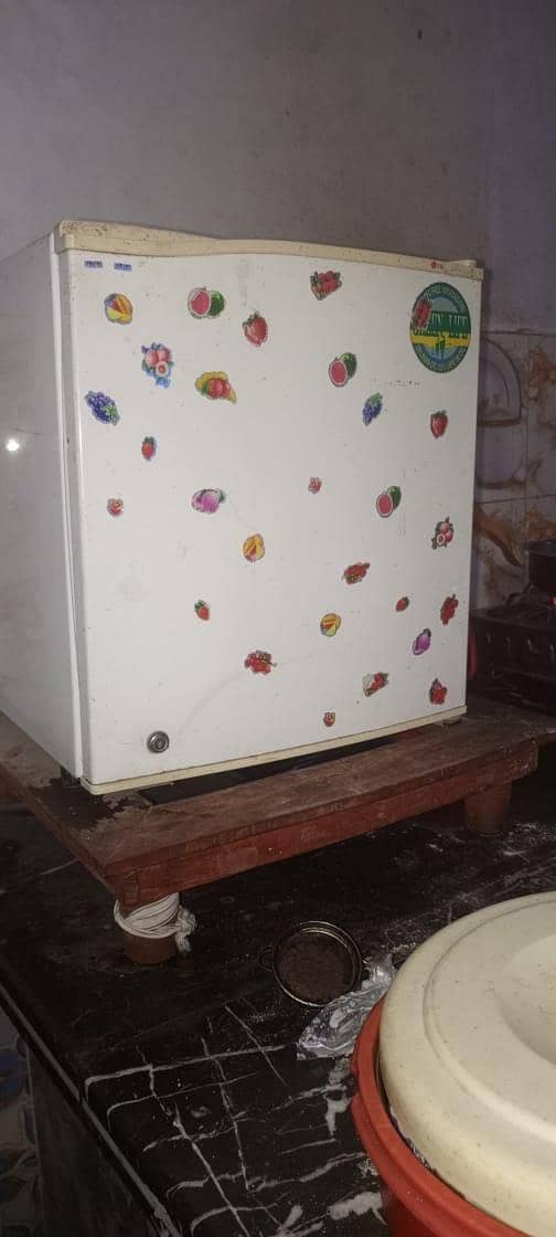 mini fridge 1