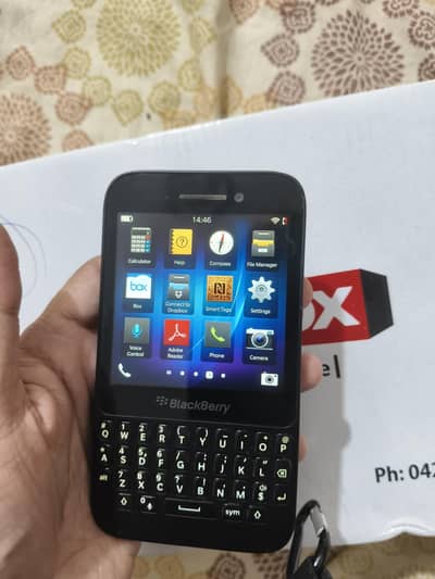 blackberry lovers Q5 with 9/10 condition non PTA but 2 month sim work