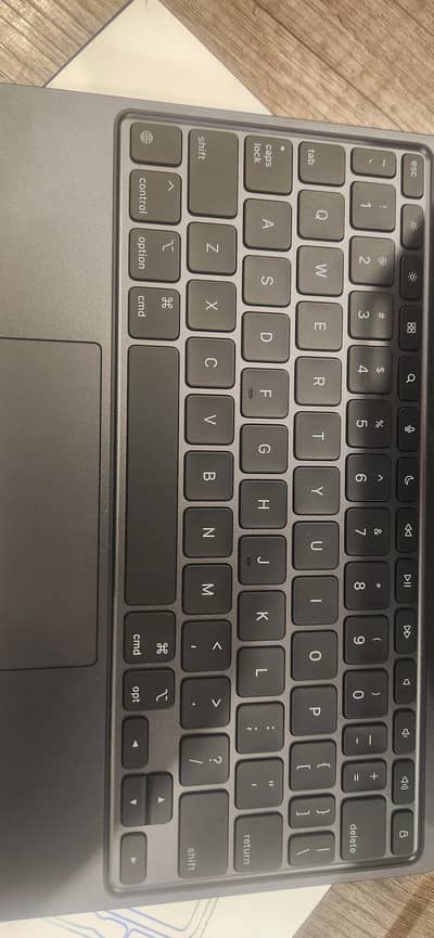 APPLE MAGIC KEY BOARD FOR 11 inch TABLET .