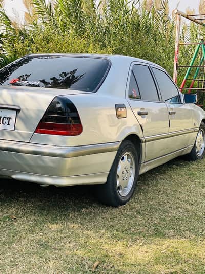 Mercedes Benz C180