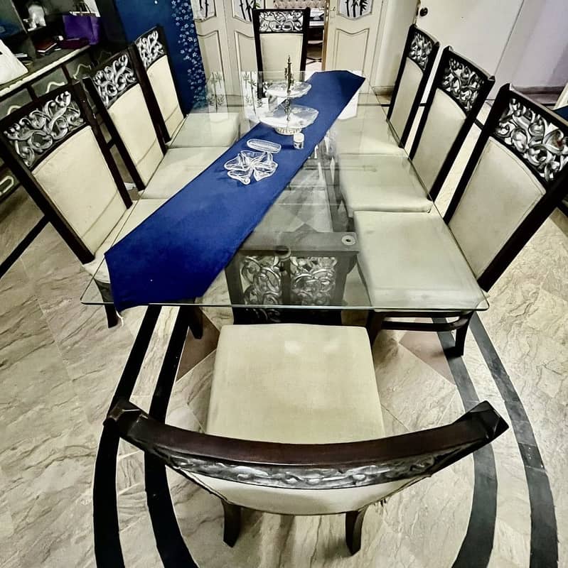 DINING TABLE 0