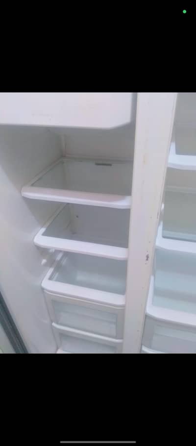 SAMSUNG REFRIGERATOR FOR SALE